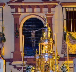 Festividad de la Exaltación a la Santa Cruz y Procesión Eucarística por las naves del templo