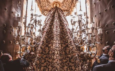 La Hermandad de San Bernardo cede el manto a la Paz de Fátima de Jerez