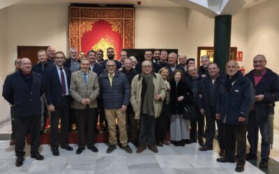 Manolo Ramírez dona su archivo fotográfico a la Hermandad de San Bernardo.