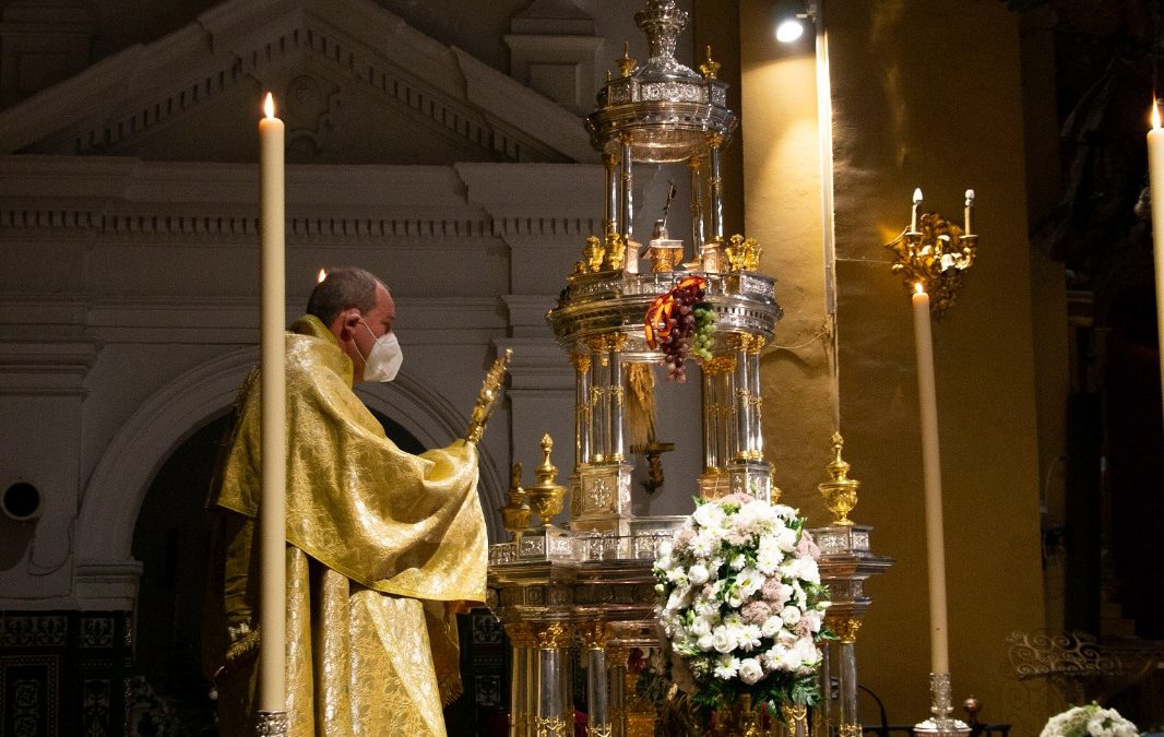 LA VIGILIA DE ADORACIÓN EUCARÍSTICA ABRIÓ EL PROGRAMA DE ACTOS QUE CONMEMORAN EL 450 ANIVERSARIO DE LA HERMANDAD SACRAMENTAL