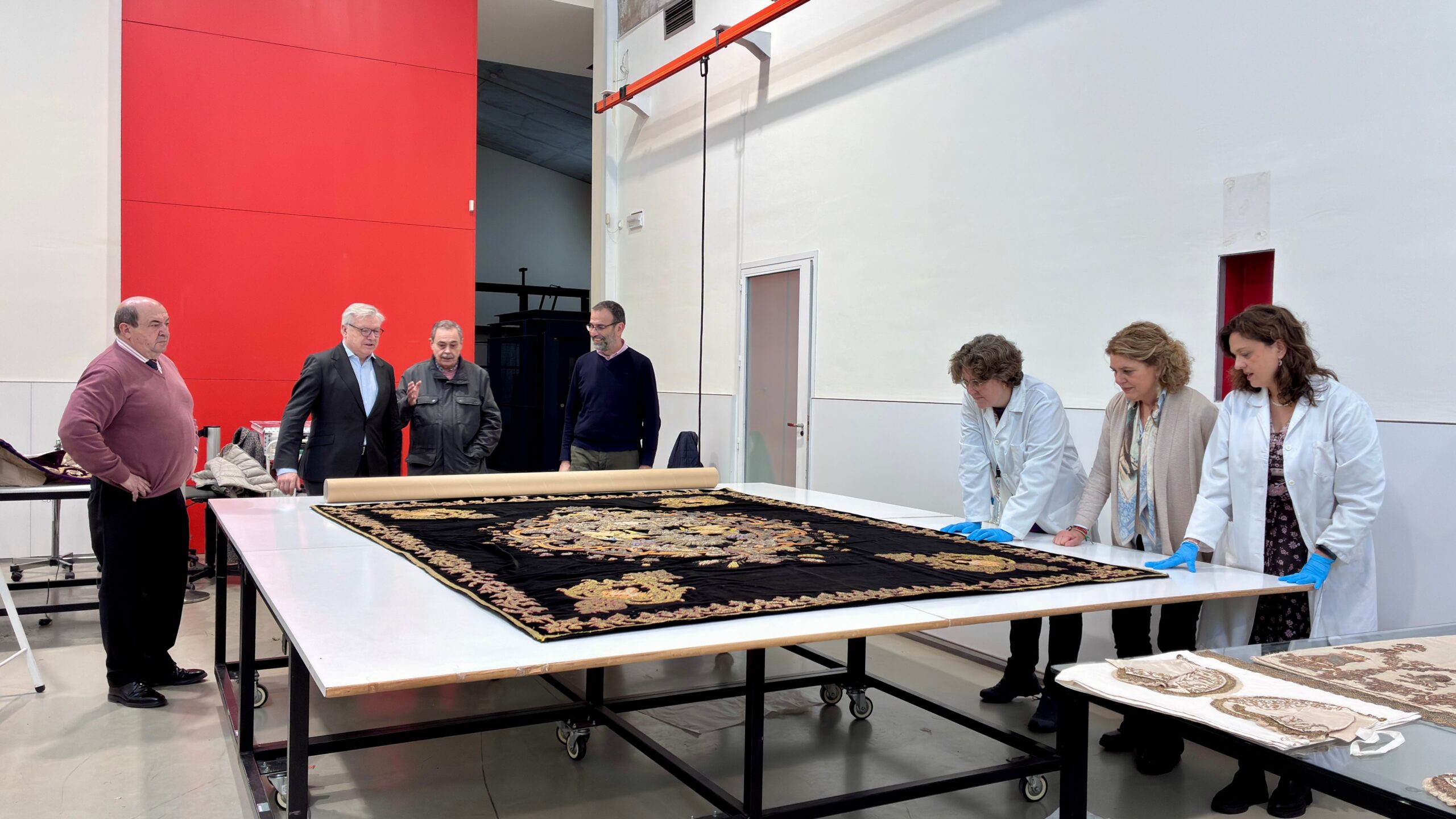 Inicio de los trabajos de restauración del paño mortuorio